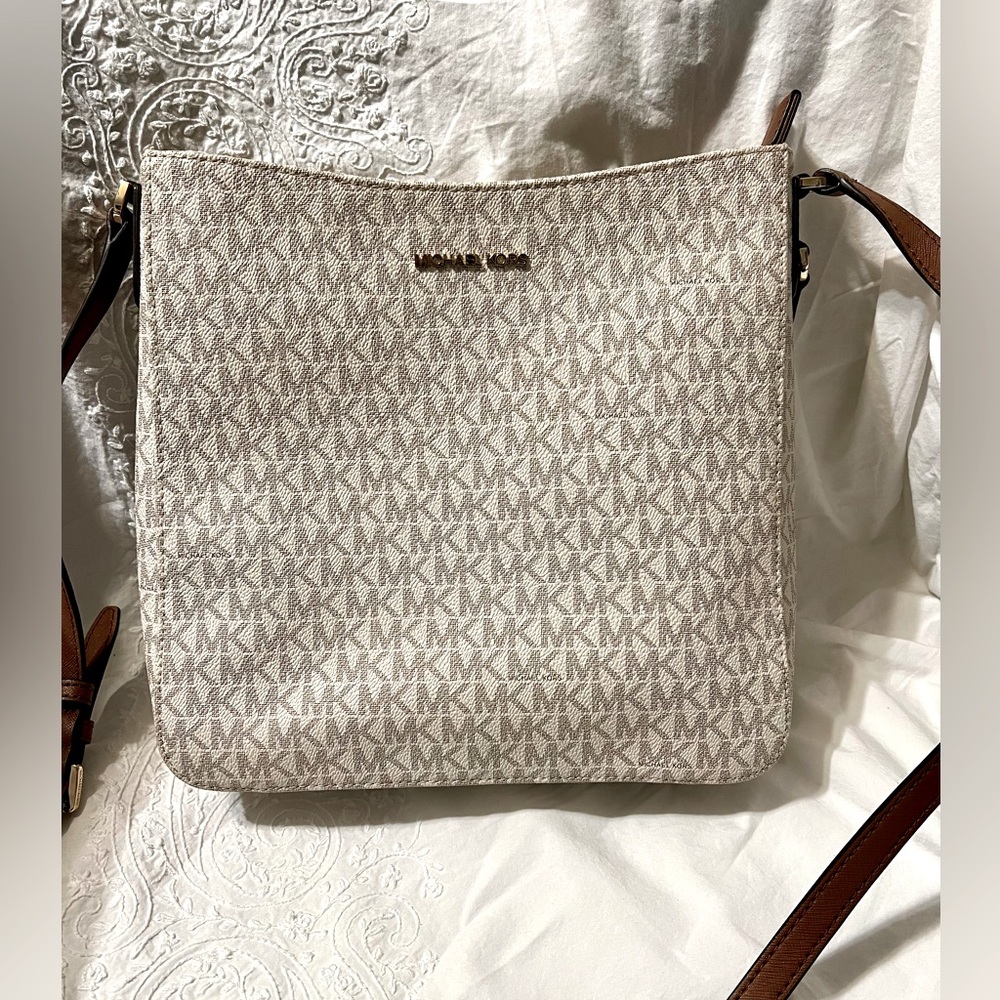 Michael Kors Jet Set Large Logo Messenger Bag in Vanilla